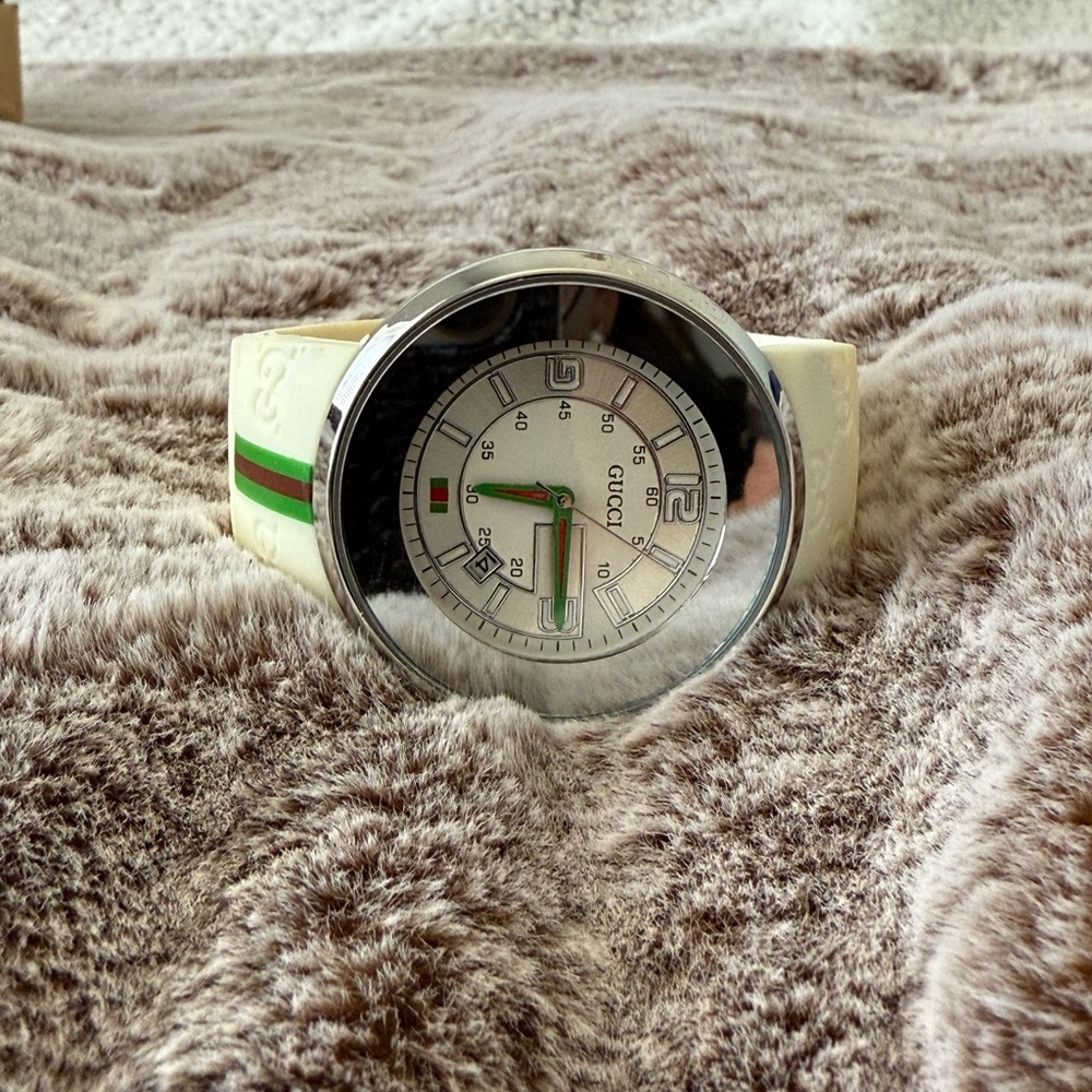 I- Gucci Pantcaon digital Swiss made Watch Ref 1142 white band - Picture 2 of 9